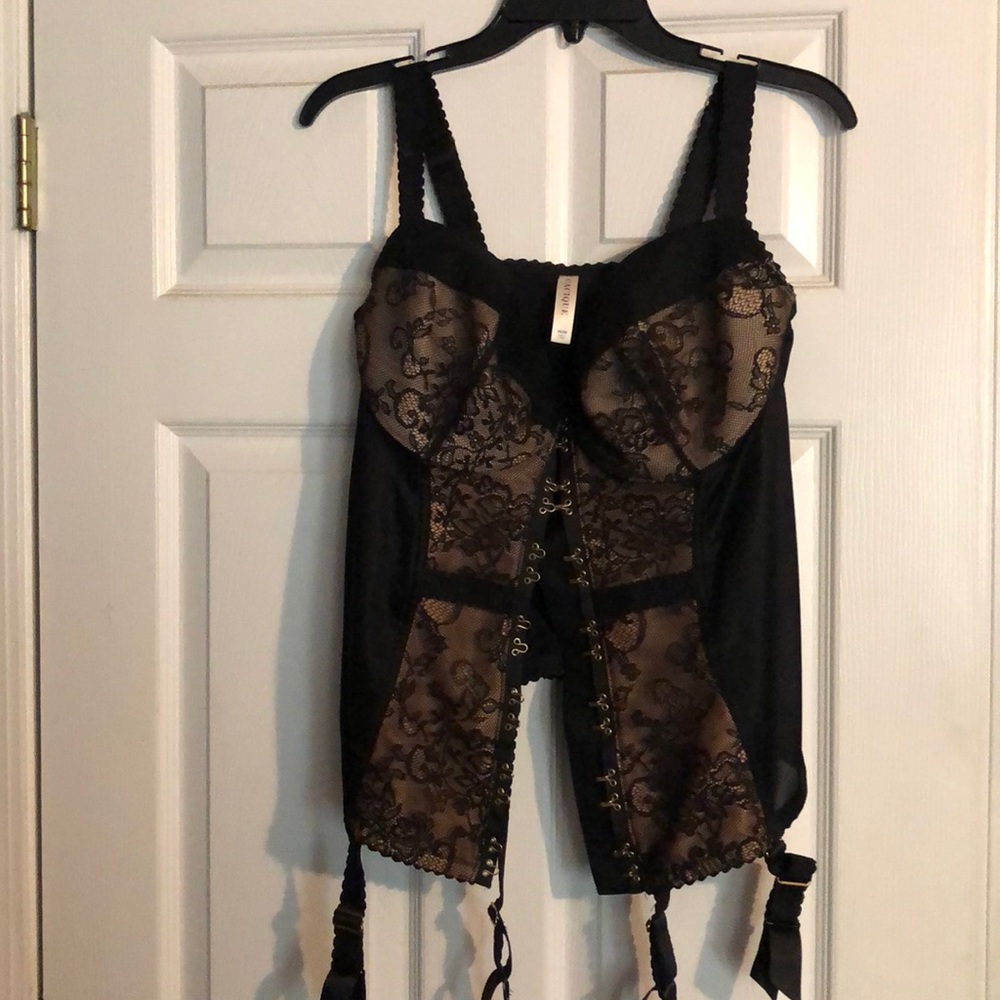 Black lace bustier